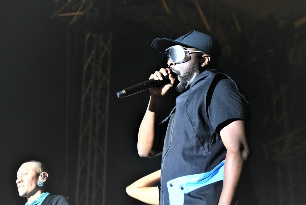 След бурните аплодисменти will.i.am сподели от сцената, че това може и да е първото им посещение в България, но със сигурност няма да е последното.