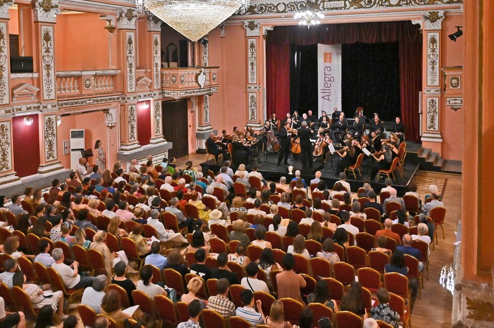 Между 16 и 23 юли в София се проведе деветото издание на Международния фестивал за класическа музика "Алегра", съпроводен от академия с майсторски класове. Събитията бяха посетени от стотици почитатели на класическата музика, преподаватели и студенти от цял свят.