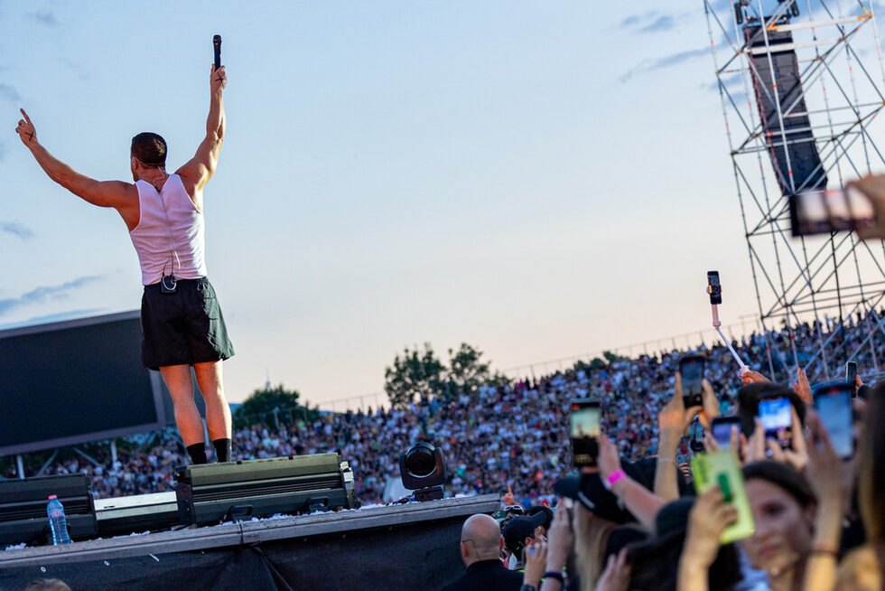 Фотогалерия: Над 40 хил. души пяха заедно с Imagine Dragons в София