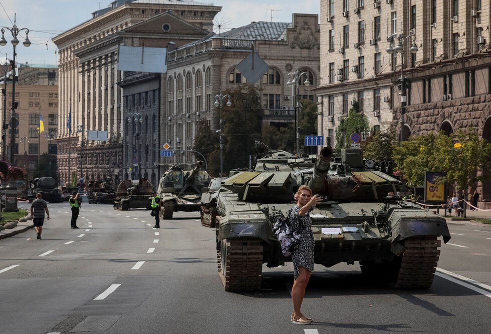 "Но усещането, че победата със сигурност ще дойде, не се е променило", каза той. "И моята интуиция ми подсказва, че всичко това ще приключи до края на годината с нашата победа", добави Каплун.