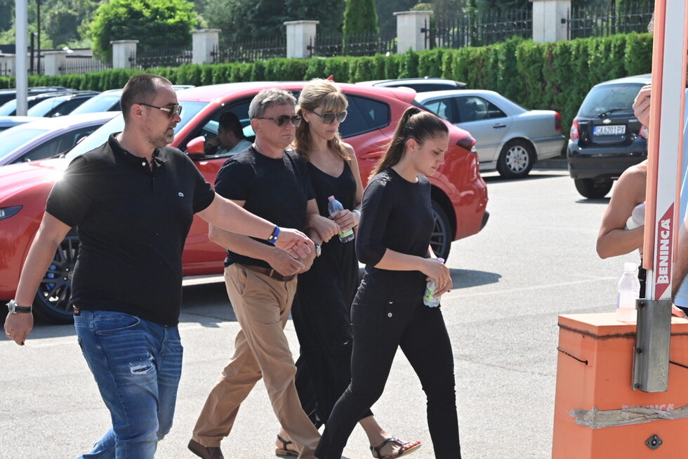 Олимпийската шампионка по карате Ивет Горанова. Петров бе председател на федерацията.