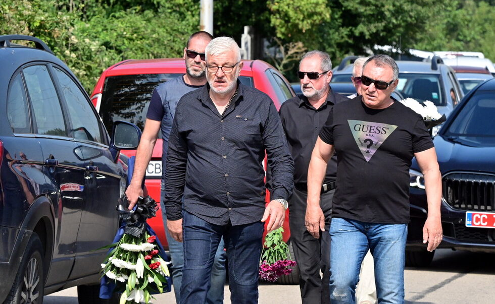 Фотогалерия: Погребението на Алексей Петров