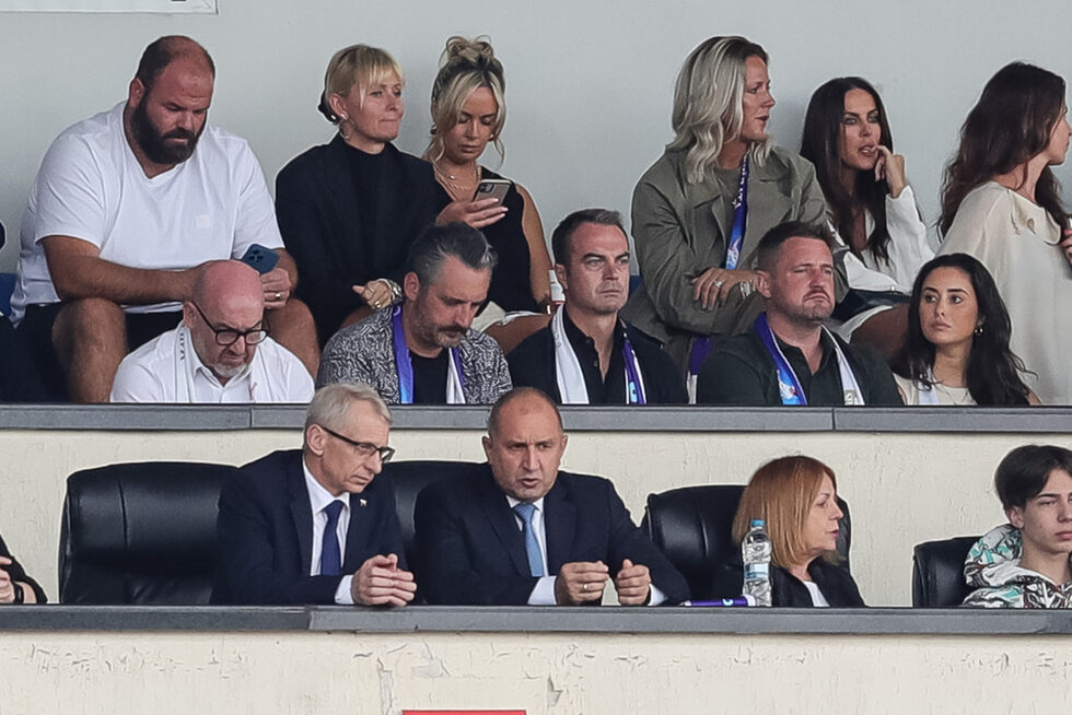 Мачът на надеждата, както беше определен той, между отбор на българските звезди и отбор на бивши чуждестранни футболисти, се проведе на Националния стадион "Васил Левски". Двубоят беше в подкрепа на онкоболните. Петров пребори левкемия, с която беше диагностициран през 2012 г.