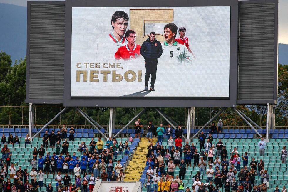 В двубоя подкрепа беше оказана и на Петър Хубчев, който също се бори с тежка болест.