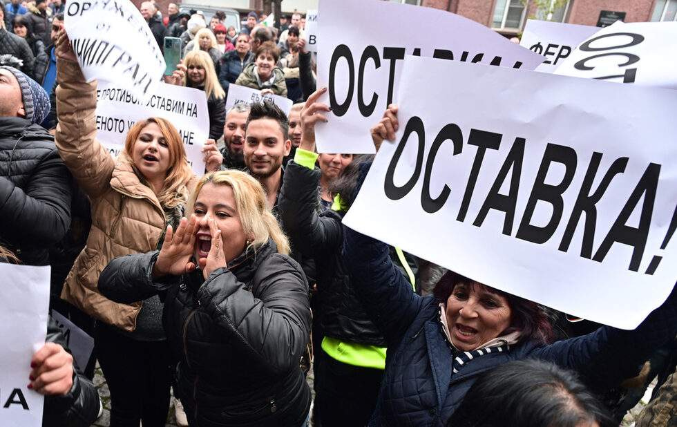 Земеделски производители излязоха на протест днес пред министерството на земеделието. Те настояват за финансово подпомагане, което да позволи фермите да оцелеят.