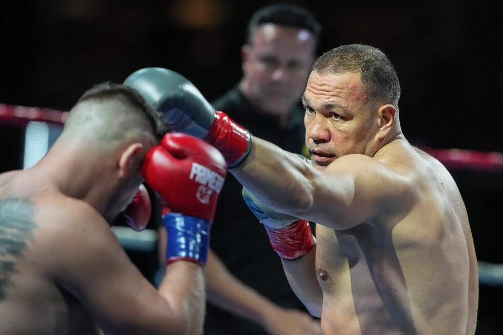 Кубрат Пулев се завърна с <a href="https://www.dnevnik.bg/sport/2023/12/15/4565946_sled_17_meseca_kubrat_pulev_se_zavurna_pobedonosno_na/?ref=home_layer2" target="_blank">победа</a> на професионалния ринг, след като надви полския боксьор Анджей Вавжик с единодушно съдийско решение на галавечер в Коста Меса, Калифорния. Той постигна юбилеен 30-и успех в своята кариера, като реферите отсъдиха 99:89, 100:88, 100:88 в негова полза.