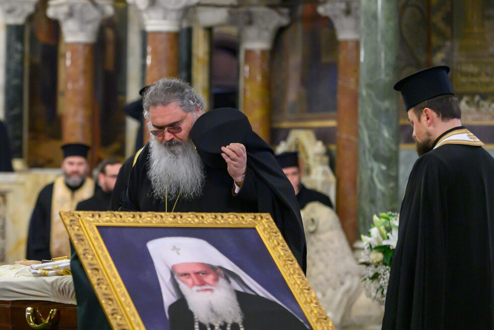 Фотогалерия: Миряните изпратиха патриарх Неофит