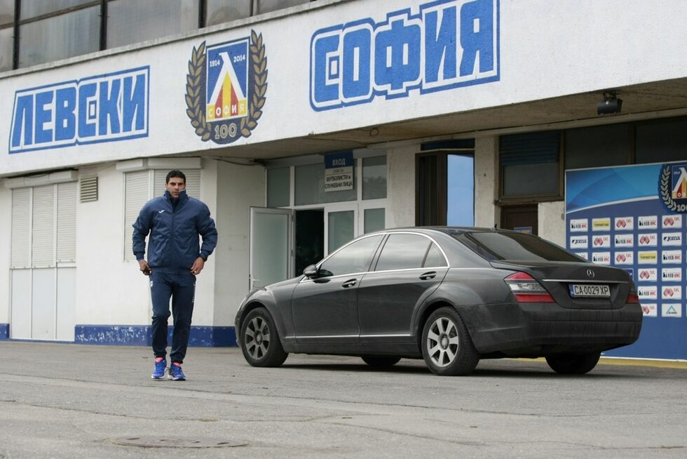 Най-голям период в кариерата на Иванов премина на стадион "Георги Аспарухов" в "Левски" - първо като футболист, после треньор и директор.