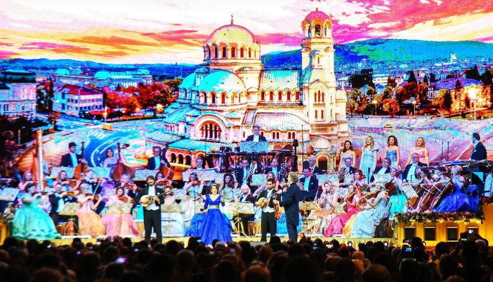 Изненадата на вечерта беше изпълнението на "Моя страна, моя България".