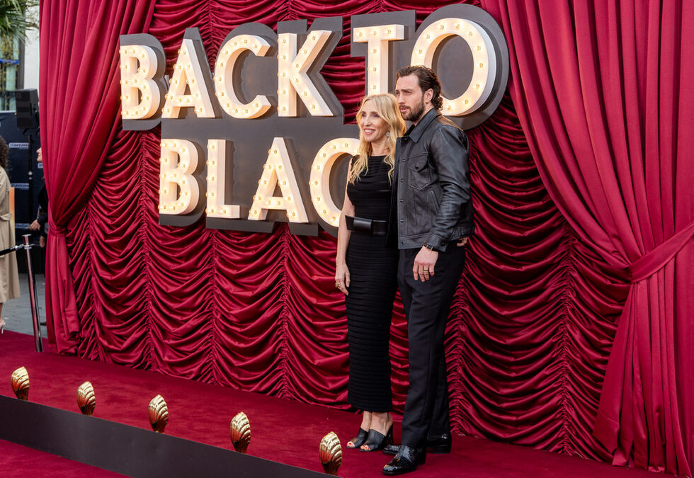 Режисьор на "Ейми Уайнхаус: Back to Black" е Сам Тейлър-Джонсън.<br /><br />На снимката са Сам и Арън Тейлър-Джонсън