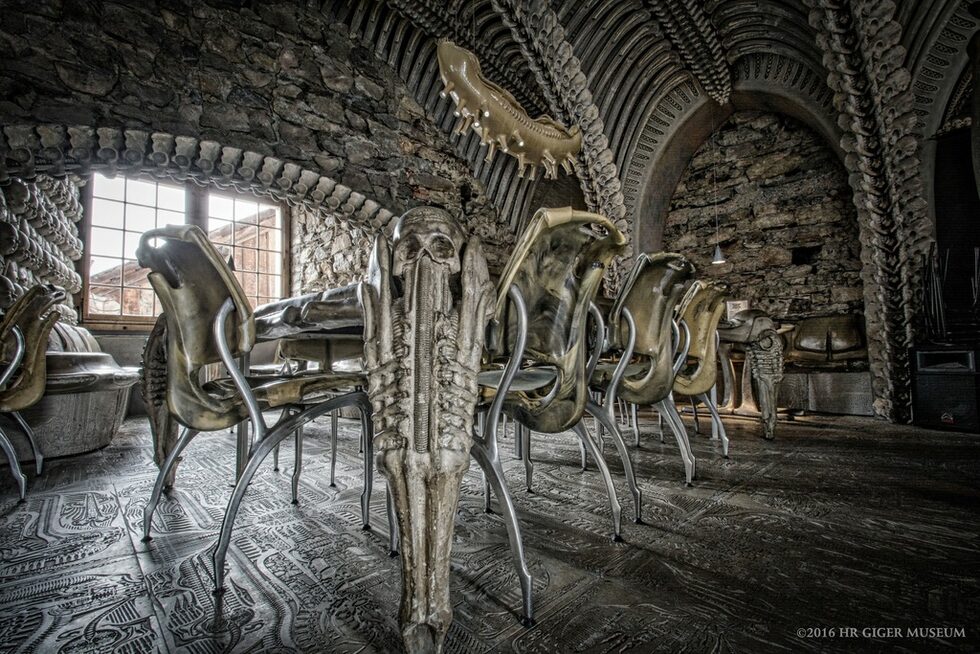В стремежа си да доразвие творчеството си той създава H.R. Giger - музей и бар, в който се помещава най-обширната постоянна експозиция на негови творби, обхващащи цялата му 40-годишна кариера.