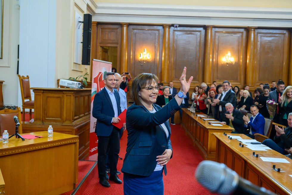 Днешното събитие на БСП показа, че парламентарната трибуна може да се използва за предизборна агитация. В правилата за вътрешния ред на парламента няма ограничения за подобни инициативи.