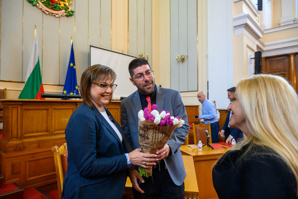 БСП използва 1 май, за да даде, макар и неофициално, начало на предизборната си кампания. На събитие в историческата сграда на парламента от партията обявиха с кои формации ще си партнират на изборите на 9 юни. Последна традиционното шествие за Деня на труда.