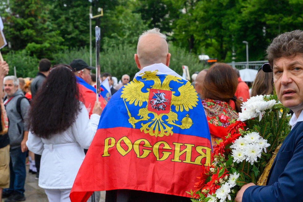 Фотогалерия: 9 май в София - повече "Ден на победата", отколкото "Ден на Европа"
