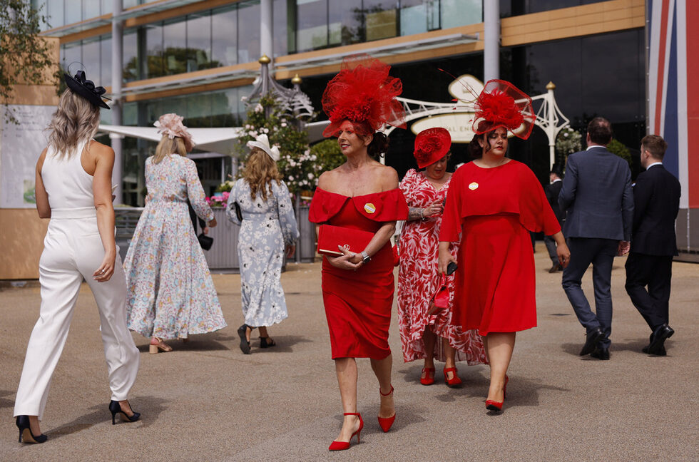 Фотогалерия: Royal Ascot – за елитните коне и шапки
