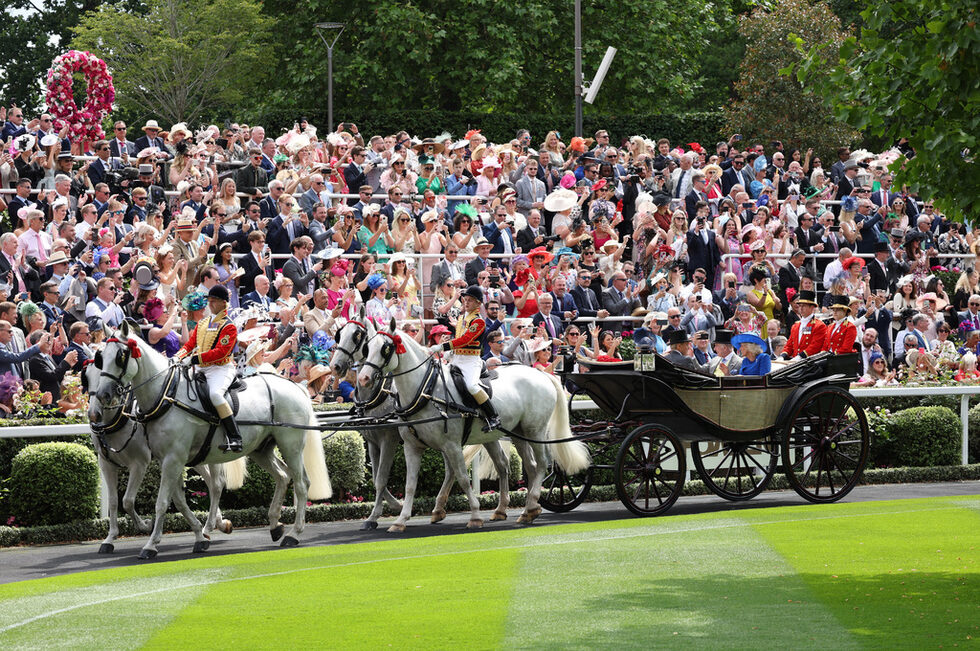 Фотогалерия: Royal Ascot – за елитните коне и шапки