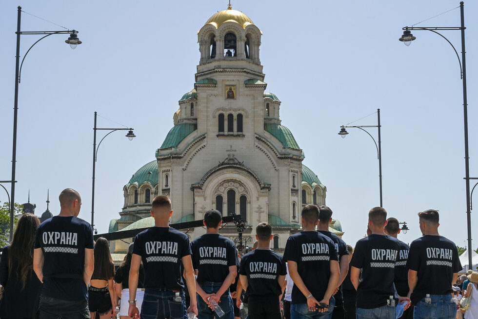 <a href="https://www.dnevnik.bg/photos/2024/06/22/4641983_snimka_na_denia_politici_se_vkljuchiha_v_shestvie_za/" target="_blank">Политици се включиха в "Шествие за семейството".</a>