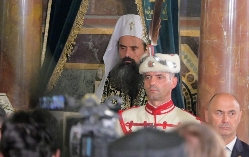 "Приемам кръста на патриаршеското служение, което ми се възлага днес. Господ знае, че не съм се стремял към тази длъжност. Той ще ми бъде помощник. В днешното объркано време всички ние имаме нужда от живо и ясно свидетелство за Божието присъствие". Това обяви в първото си слово на поста новият български патриарх.
