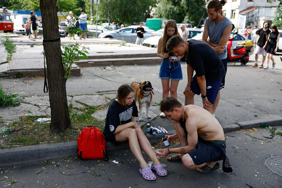 Местните и областните власти съобщиха, че индустриални съоръжения, инфраструктура и жилищни и бизнес сгради са понесли щети в Киев, Кривой Рог, Днепър, Покровск, Краматорск и други градове.