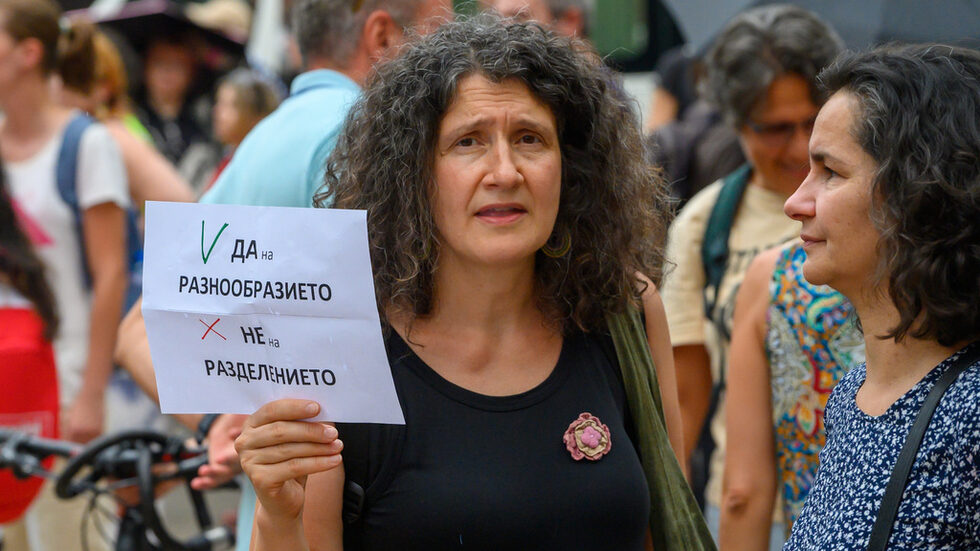 Фотогалерия: Противници и поддръжници на променения образователен закон се събраха в София