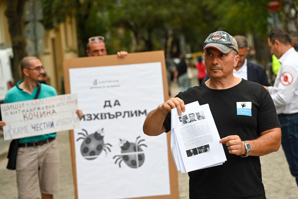 Протест, организиран от сдружение "Боец", се проведе днес пред сградата на МВР с искане Калин Стоянов да не остане на поста вътрешен министър.