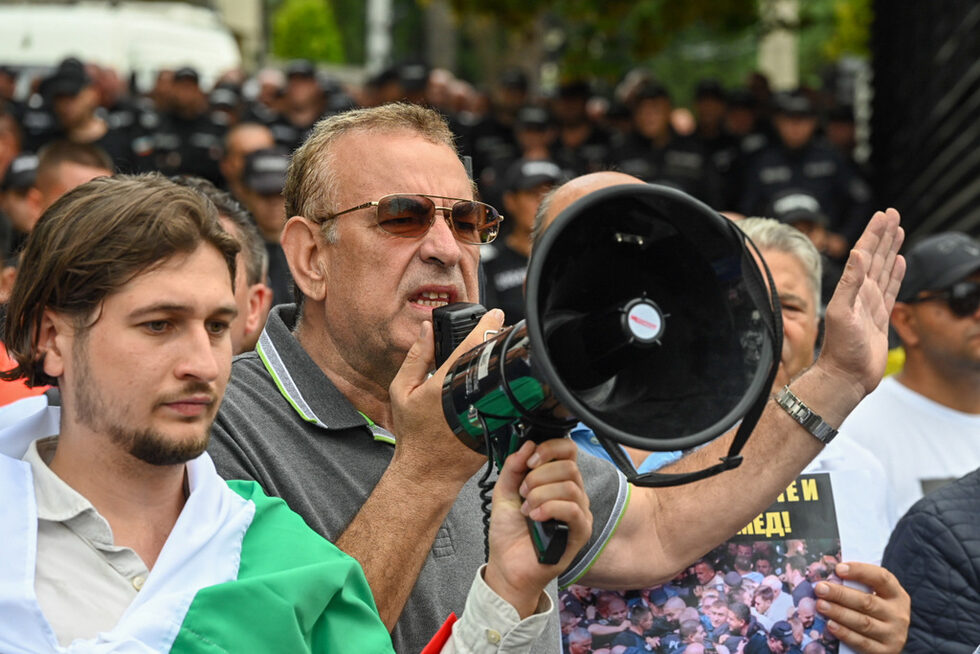 Джевдет Чакъров изнася слово.