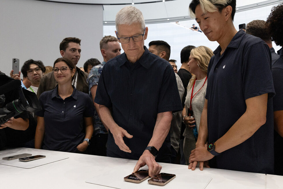 Фотогалерия: Новият iPhone 16, базиран на изкуствен интелект