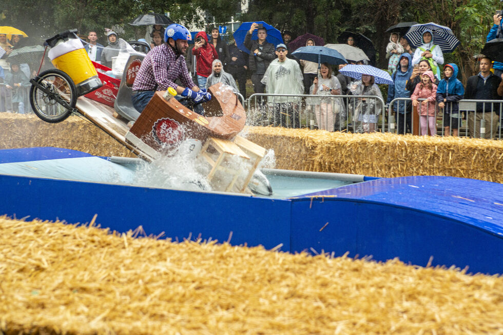 Фотогалерия: Смях, адреналин и дъжд на Red Bull Soapbox Race България 2024