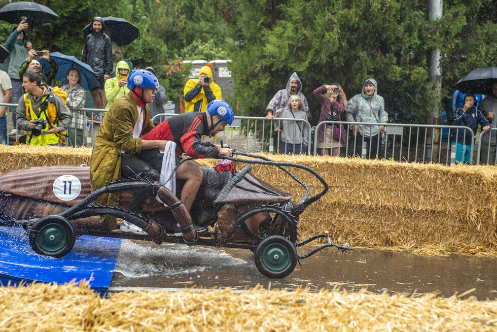 Фотогалерия: Смях, адреналин и дъжд на Red Bull Soapbox Race България 2024