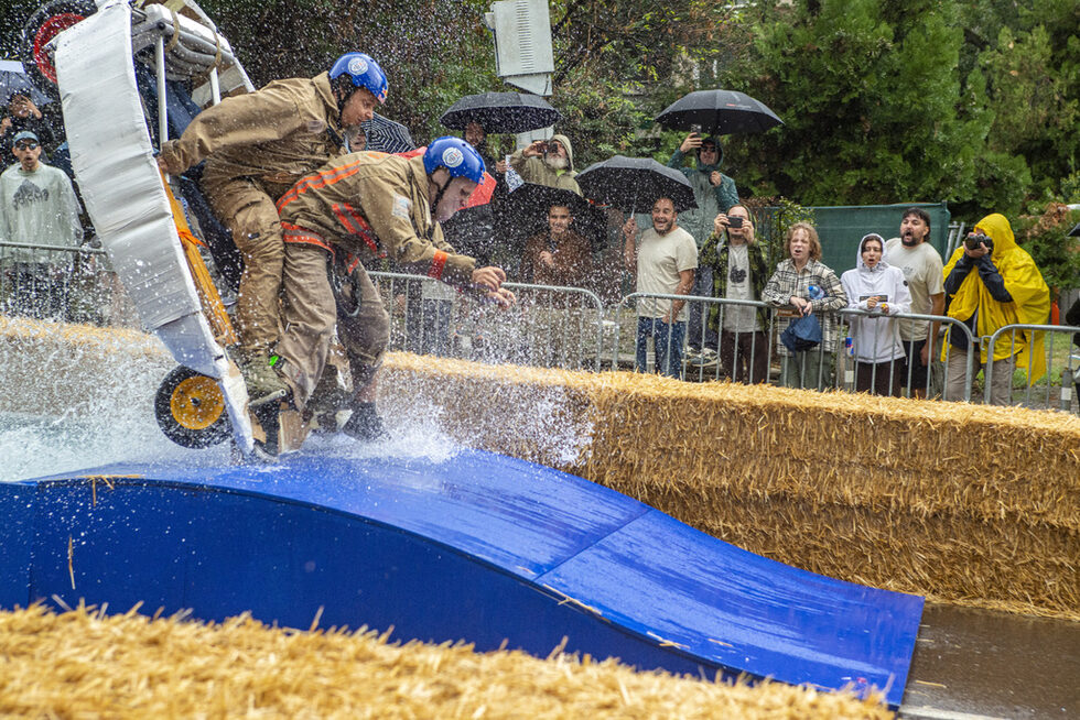 Фотогалерия: Смях, адреналин и дъжд на Red Bull Soapbox Race България 2024