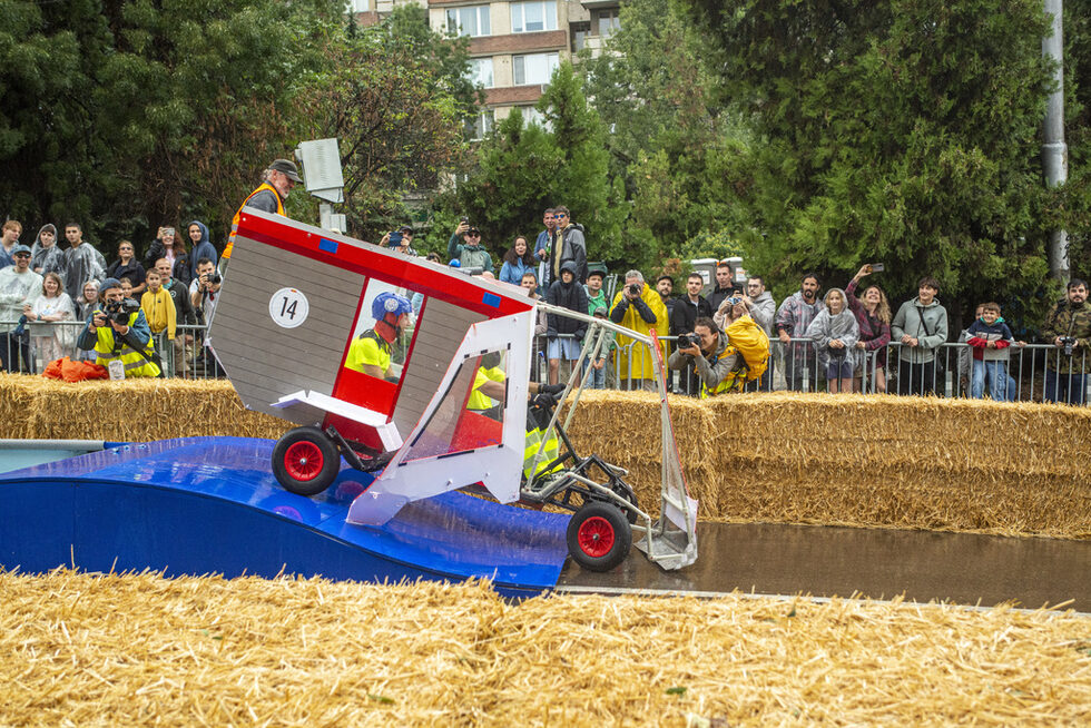 Фотогалерия: Смях, адреналин и дъжд на Red Bull Soapbox Race България 2024