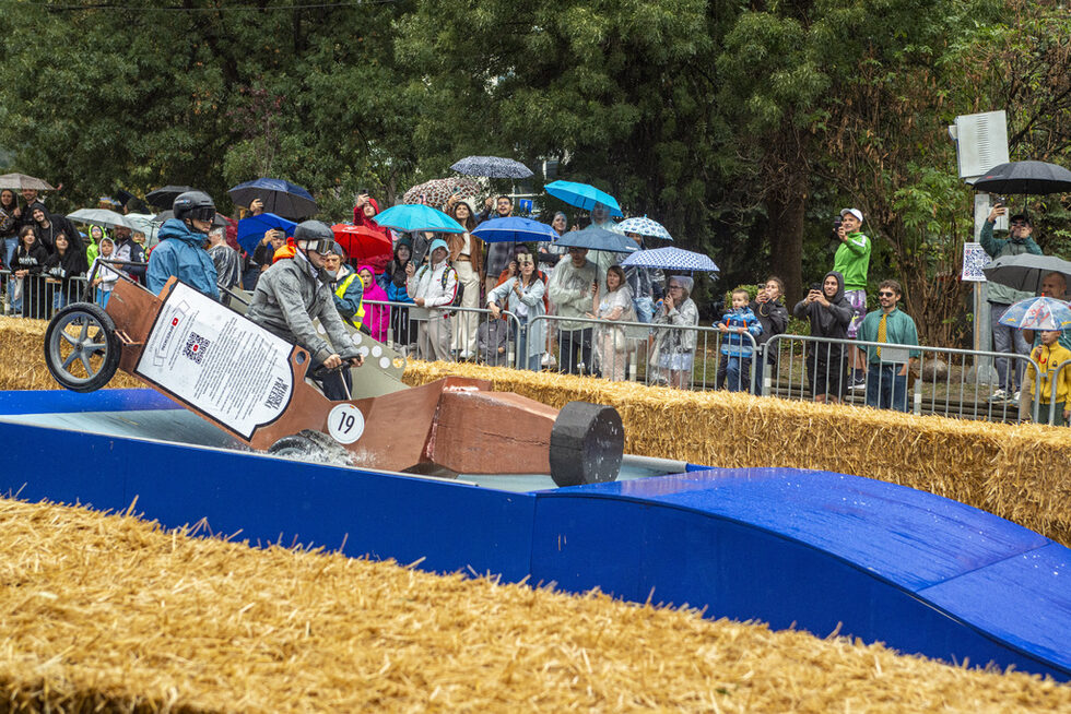 Фотогалерия: Смях, адреналин и дъжд на Red Bull Soapbox Race България 2024