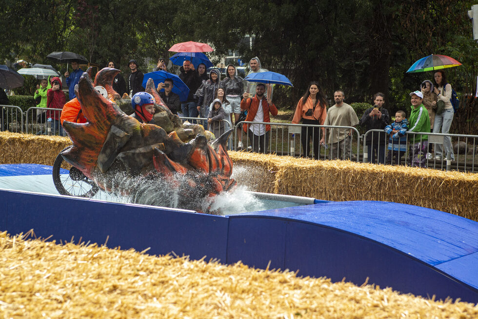 Фотогалерия: Смях, адреналин и дъжд на Red Bull Soapbox Race България 2024