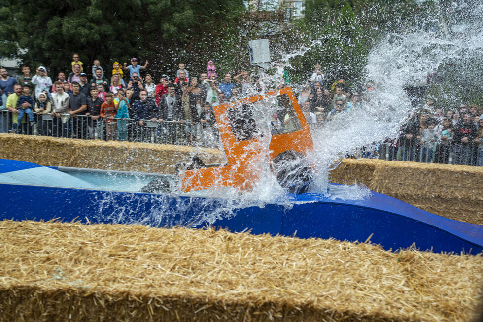 Фотогалерия: Смях, адреналин и дъжд на Red Bull Soapbox Race България 2024