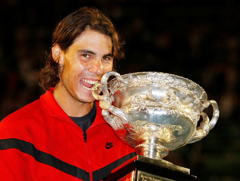 Първа титла от Australian Open през 2009 г. и пореден исторически дуел с Роджър Федерер, спечелен с 7:5, 3:6, 7:6 (3), 3:6, 6:2.