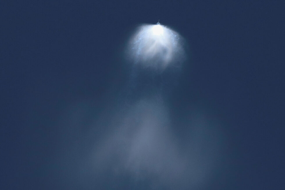 Корабът Starship на SpaceX лети по време на петия си изпитателен полет в Бока Чика, Тексас, САЩ.