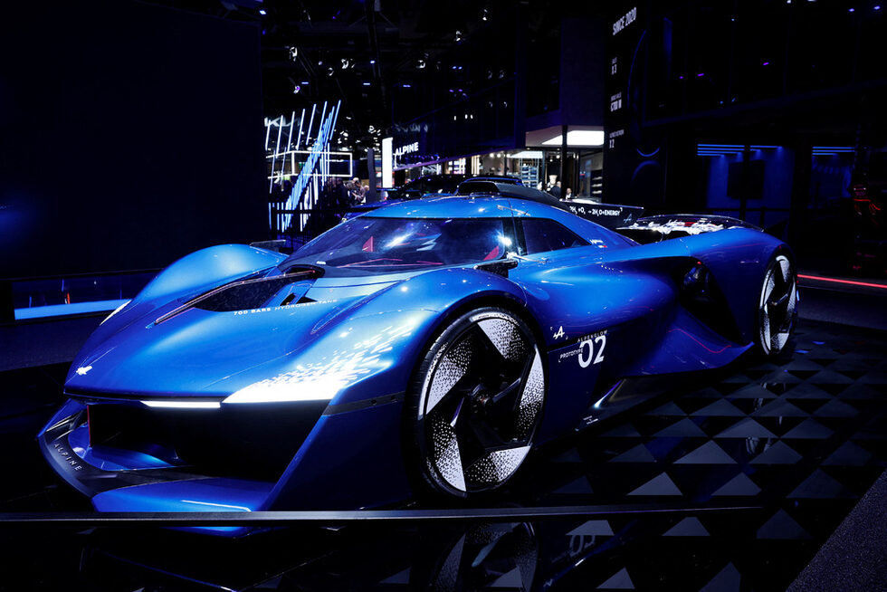 Неотдавна Renault възроди и марката Alpine, която ще прави спортни модели като този Alpenglow Hy6. Моделът за сега е прототип.