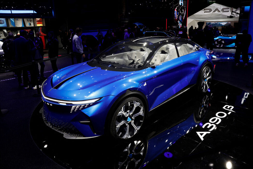 Alpine A390 Beta е концептуален кросоувър.