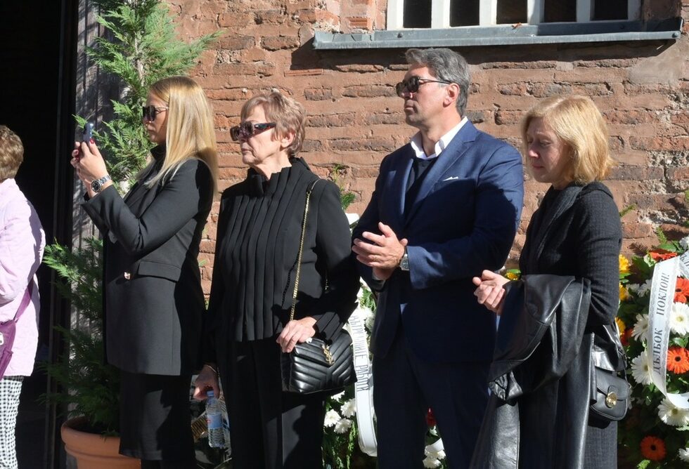 Люба Маричкова, сестра на Кирил Маричков, съпругата му Веселина и Кирил Маричков-младши