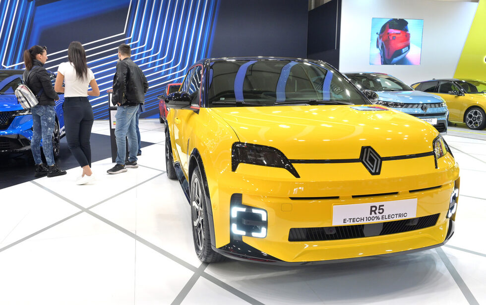 Легендарният модел от 80-те Renault 5 е възроден като електромобил.