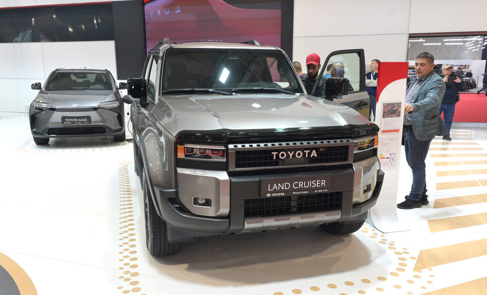 Toyota Land Cruiser.