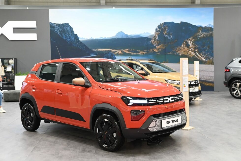 Новото поколение на най-евтиния пълноценен електромобил в България - Dacia Spring.