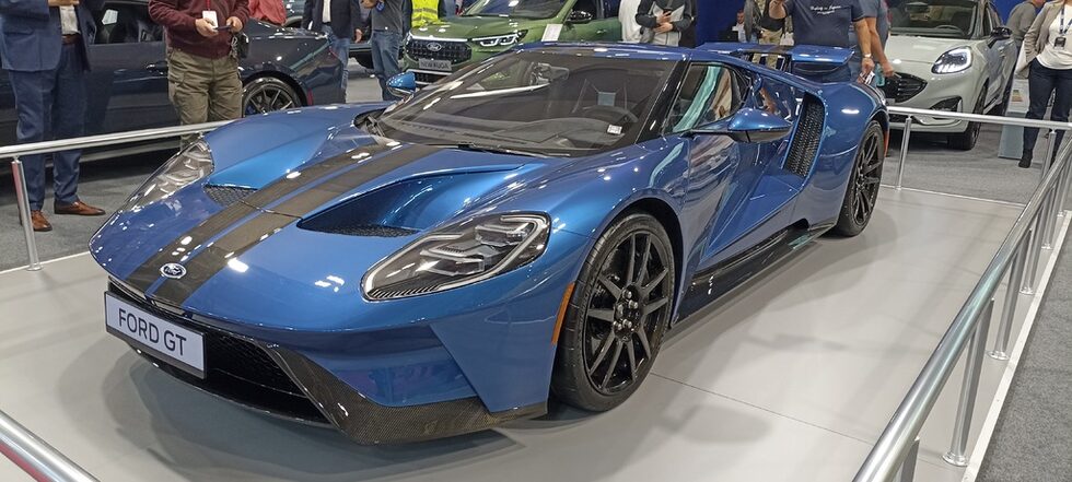 Супер автомобилът Ford GT е по-скъп - около 3.7 млн. лв., но той не е на салона, за да се продава.