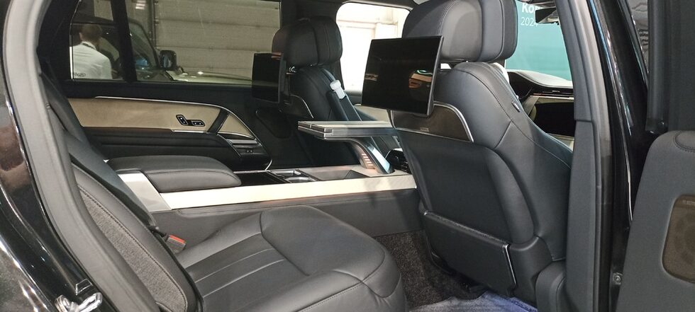 Салонът на Range Rover SV.