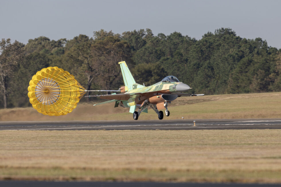Фотогалерия: Първият български F-16 Block 70 полетя