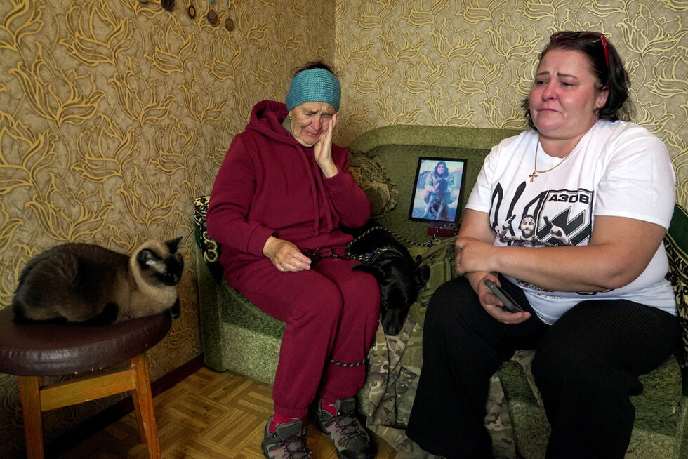 Бордус признава, че образът на Максим, който е бил убит в Югоизточна Украйна миналия юни, когато танков снаряд удря изкопа му, е болезнен.