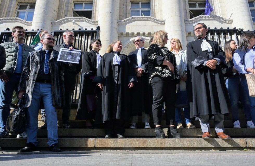 Фотогалерия: Адвокати излязоха на протест срещу Сарафов и "Осемте джуджета"