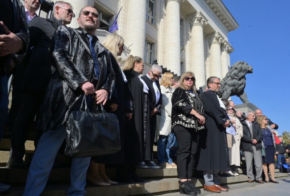Фотогалерия: Адвокати излязоха на протест срещу Сарафов и "Осемте джуджета"