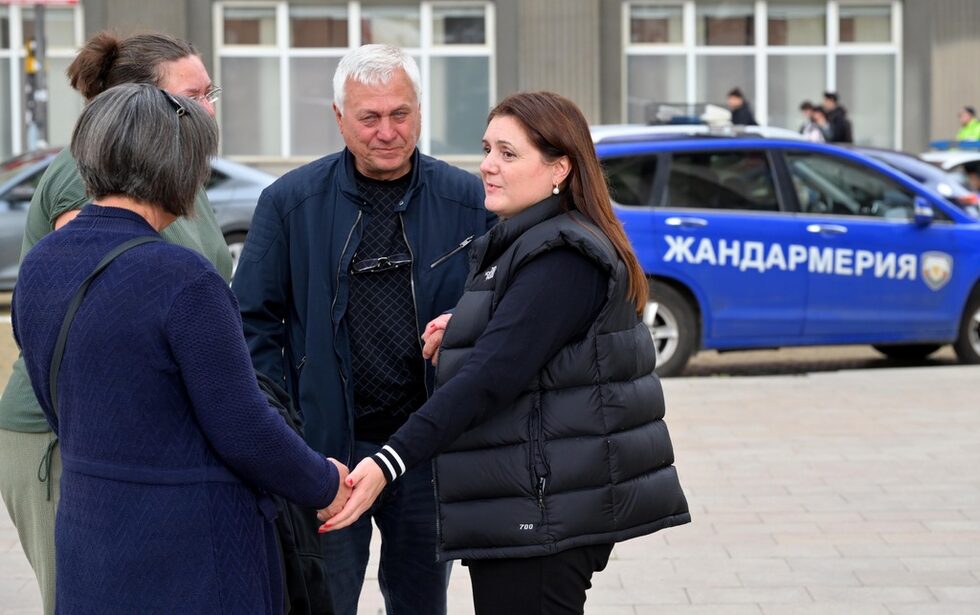 <a href="https://www.dnevnik.bg/politika/2024/10/04/4684384_birshen_ibriamova_pred_dnevnik_miroslav_todorov/" target="_blank">Биршен Ибрямова</a>, съпругата на арестувания независим депутат и кандидат за нов мандат Джейхан Ибрямов, прекрати гладната си стачка, която тя обяви на 4 октомври след ареста му.