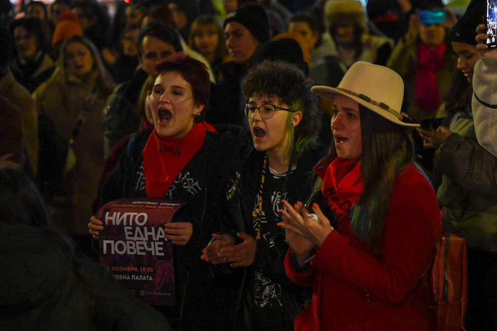 Протестни шествия под надслов "Нито една повече" се състояха днес в няколко града на страната. Поводът е Международният ден за елиминиране на насилието срещу жените, който се отбелязва на 25 ноември.